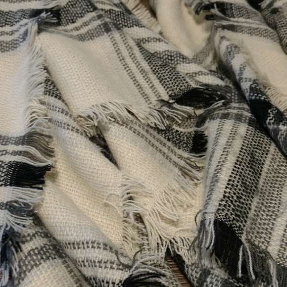 Black and White Acrylic Plaid Shawl Scarf Wrap - Picture 4 of 5
